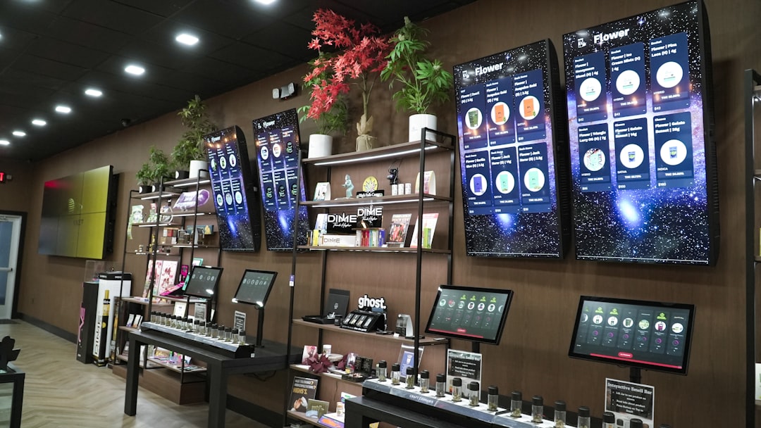 Ảnh minh hoạ: hệ thống màn hình quảng bá tại showroom