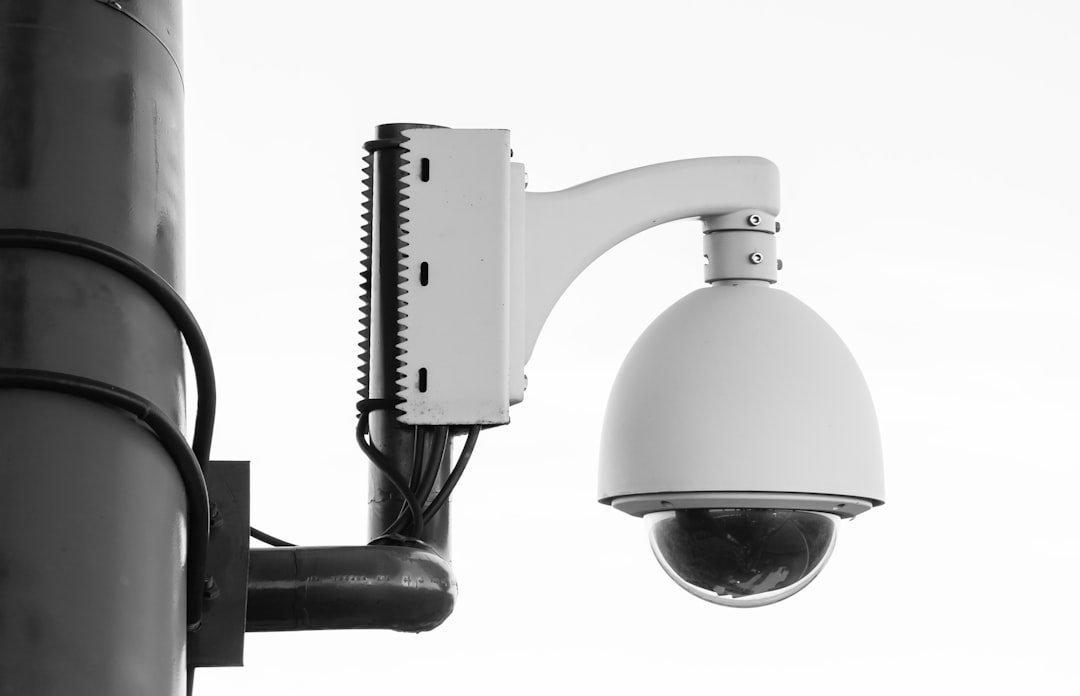 Camera giám sát tại lối vào bãi giữ xe